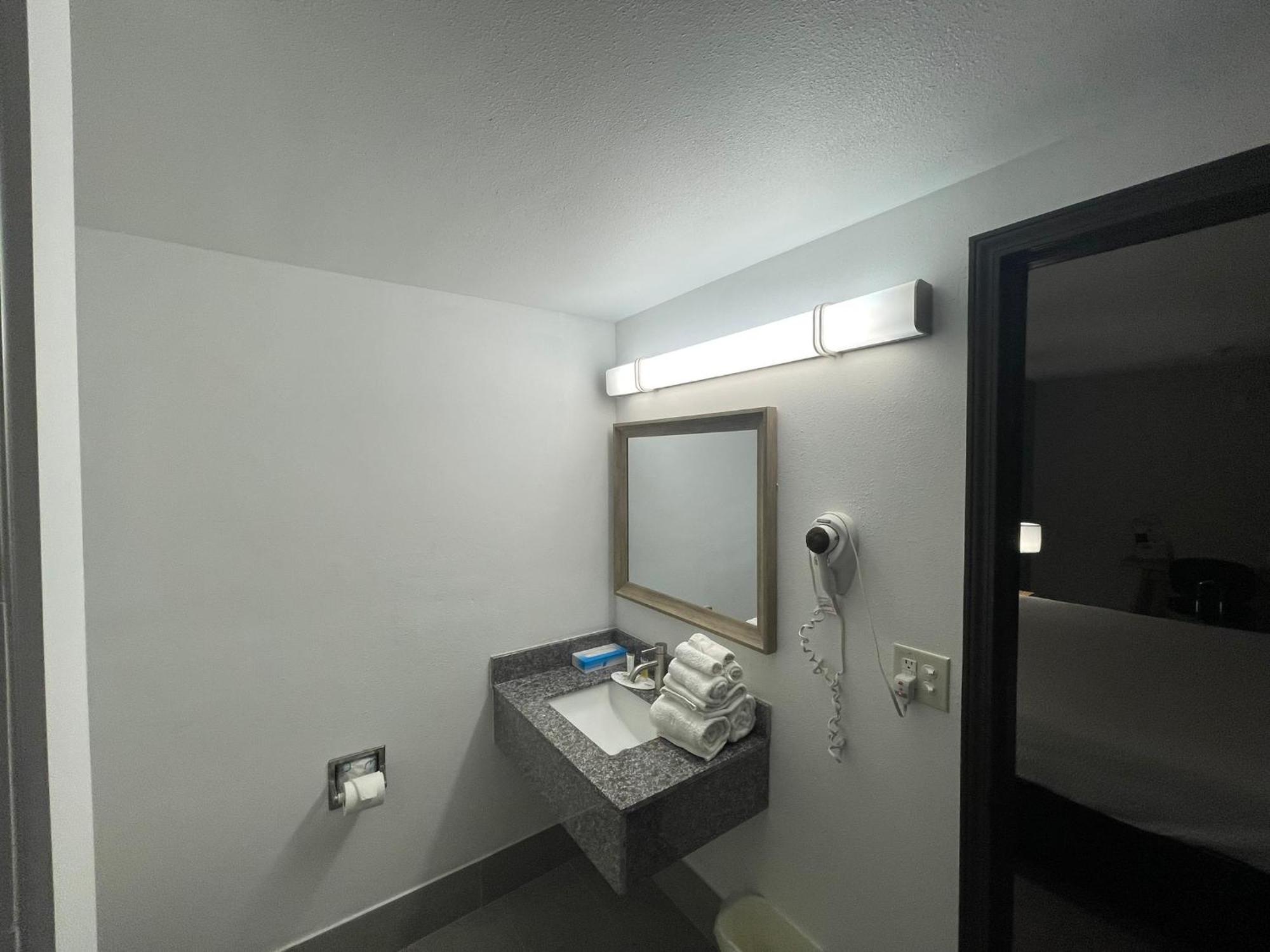 Days Inn By Wyndham Shawnee Eksteriør bilde